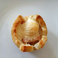 A picture of Fluffy's Easter Egg basket.