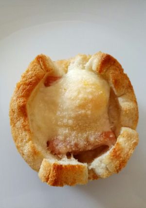 A picture of Fluffy's Easter Egg basket.