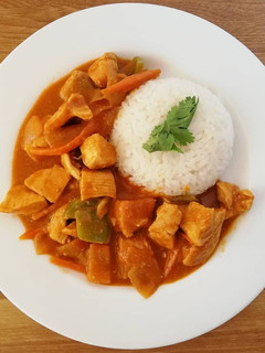 Una foto de Pollo en curry rojo (Thai)