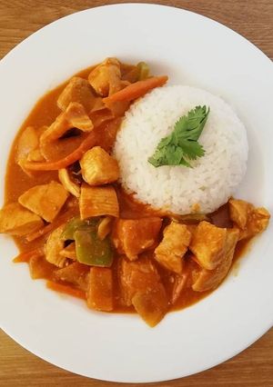 Una foto de Pollo en curry rojo (Thai)