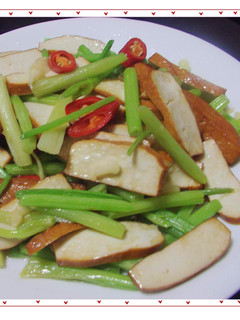 芹菜炒五香豆干 的食譜成品照片