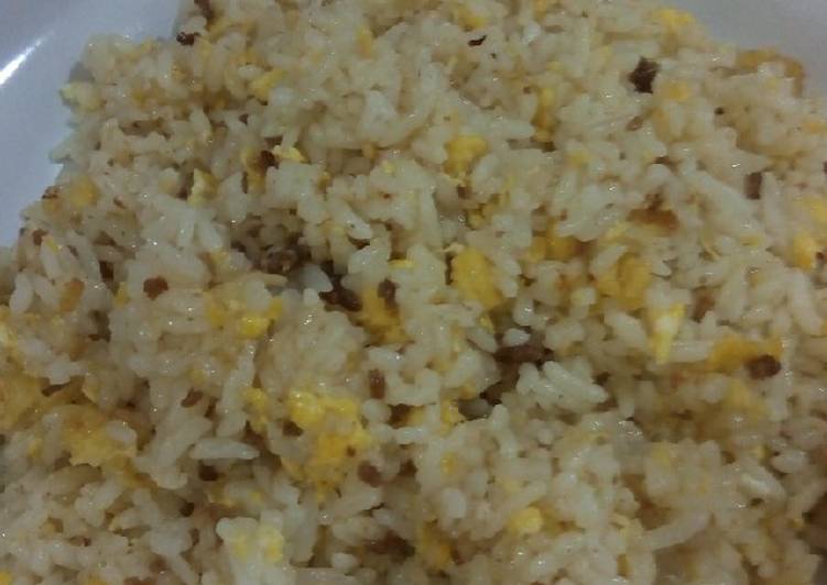 Nasi goreng daging giling telur