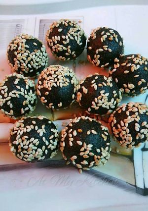 A picture of Black Sesame Jaggery Laddoo.