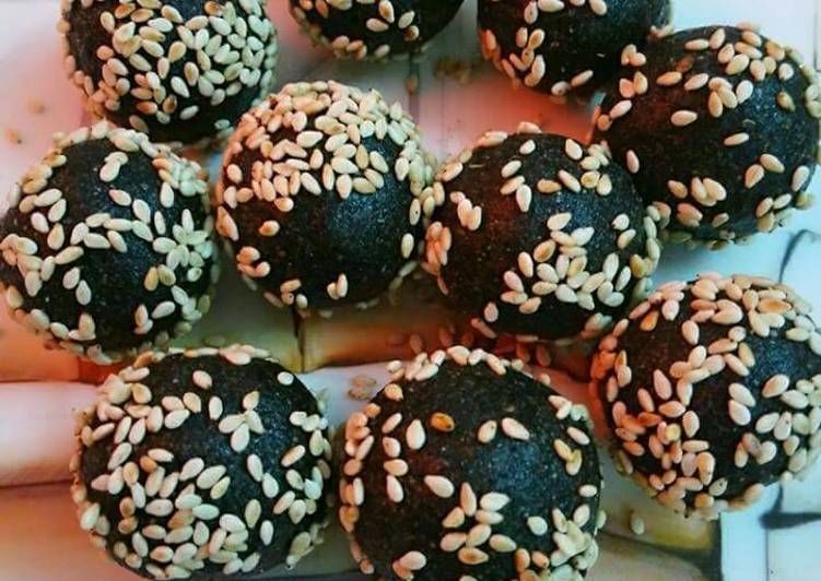 Black Sesame Jaggery Laddoo