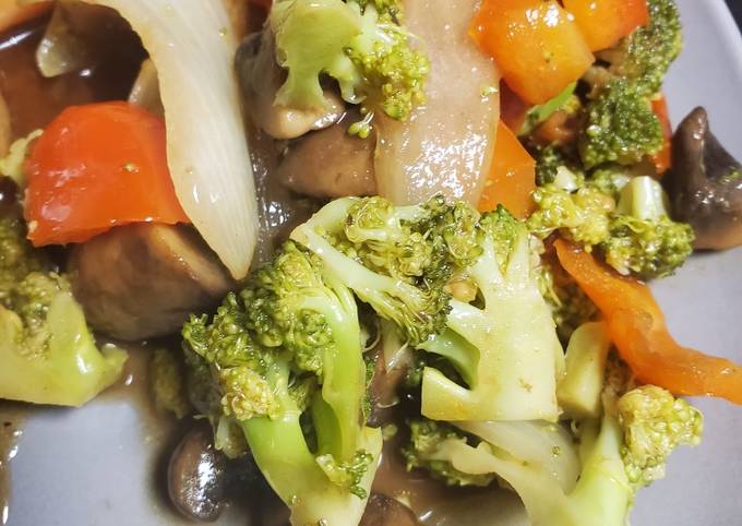 Cortes básicos de verduras en la cocina y receta de salteado de hortalizas  - Blog de recetas de María Lunarillos