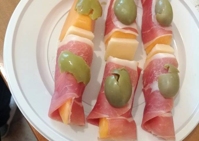 Melone, prosciutto crudo, parmigiano reggiano e olive verdi denocciolate ðŸ˜Ž