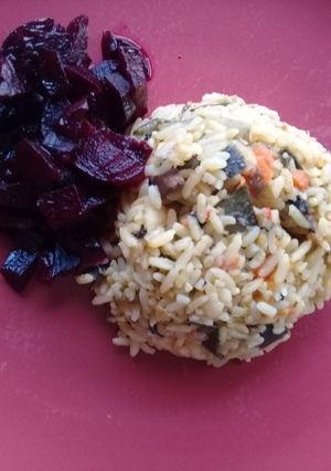 A picture of Left-over rice with vegs.