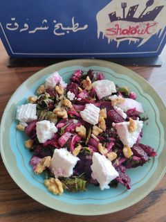 صورة لوصفة سلطة الجرجير بالبنجر و الجبن القريش