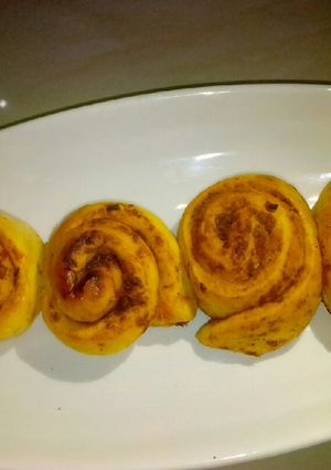 A picture of Pizza rolls.