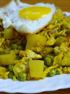 প্রেসার কুকারে ঝরঝরে পোলাও (pressure cooker e jhor jhore pulao recipe in Bengali) রেসিপির প্রধান ছবি