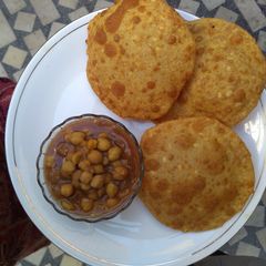 A picture of Chana puri.