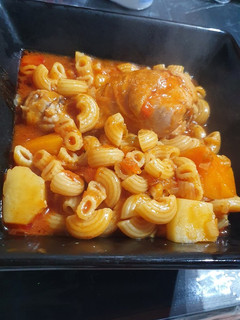 Una foto de Guiso de fideos con pollo