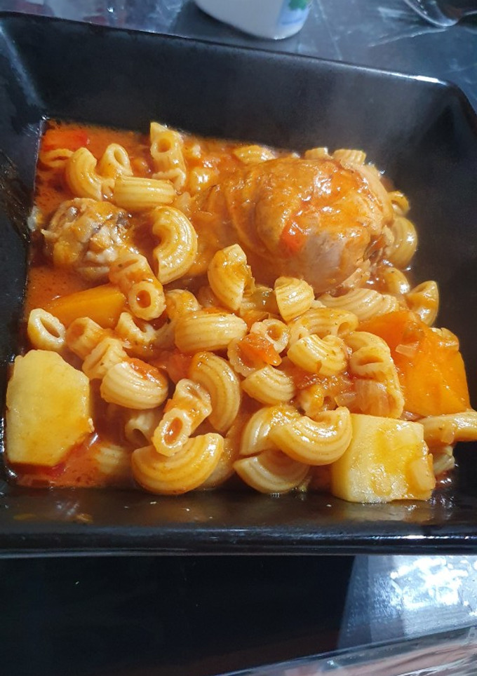 Una foto de Guiso de fideos con pollo