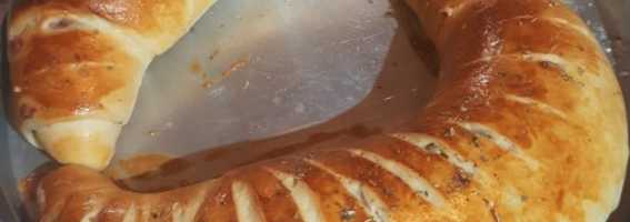 Pão caseiro de calabresa com queijo