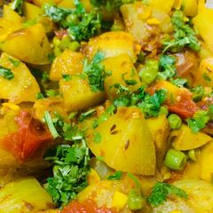 A picture of Ganthi kobi Matar Tarkari (Knol Khol & Peas).