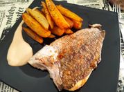 Una foto de pescado pargo en salsa