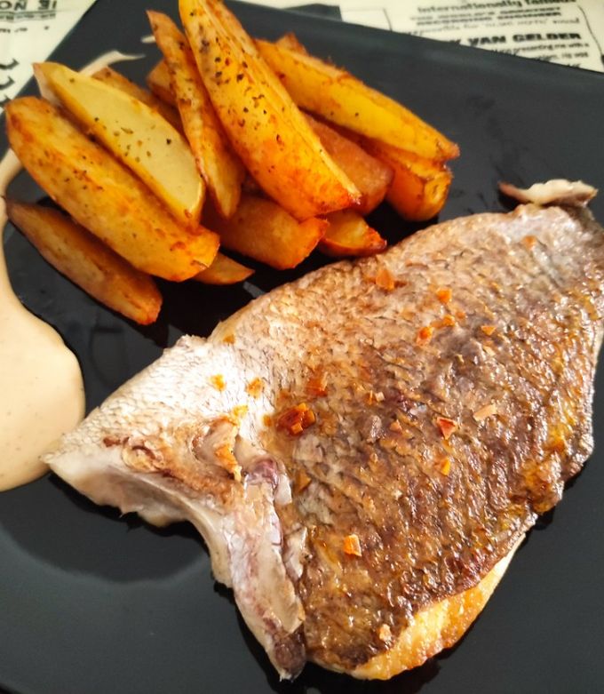 Pargo a la plancha con guarnición