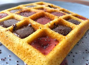 Foto de Waffle saudável de Farinha de Arroz com Morango e Chocolate sem açúcar #farinhadearroz #morango