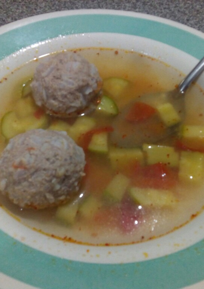 Una foto de Albóndigas en caldo
