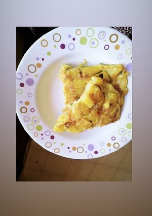 A picture of Spanish potato omelette.