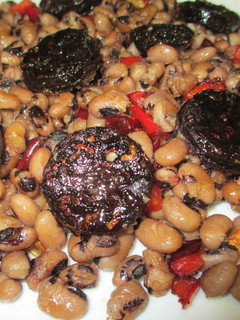 Una foto de Alubias careta con morcilla- fácil