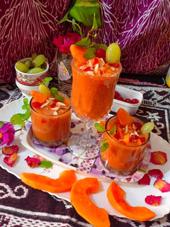 पपीता बादाम गुलकंद स्मूदी (papita badam gulkand smoothie recipe in Hindi) रेसिपी मुख्य फोटो