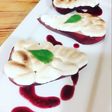Peras al vino 🍷 tinto con merengue y salsa de vino