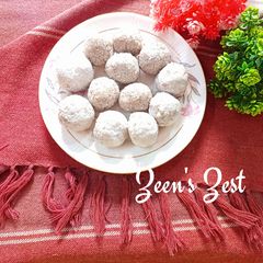 A picture of Fresh Coconut Laddoos.