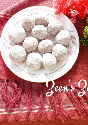 A picture of Fresh Coconut Laddoos.