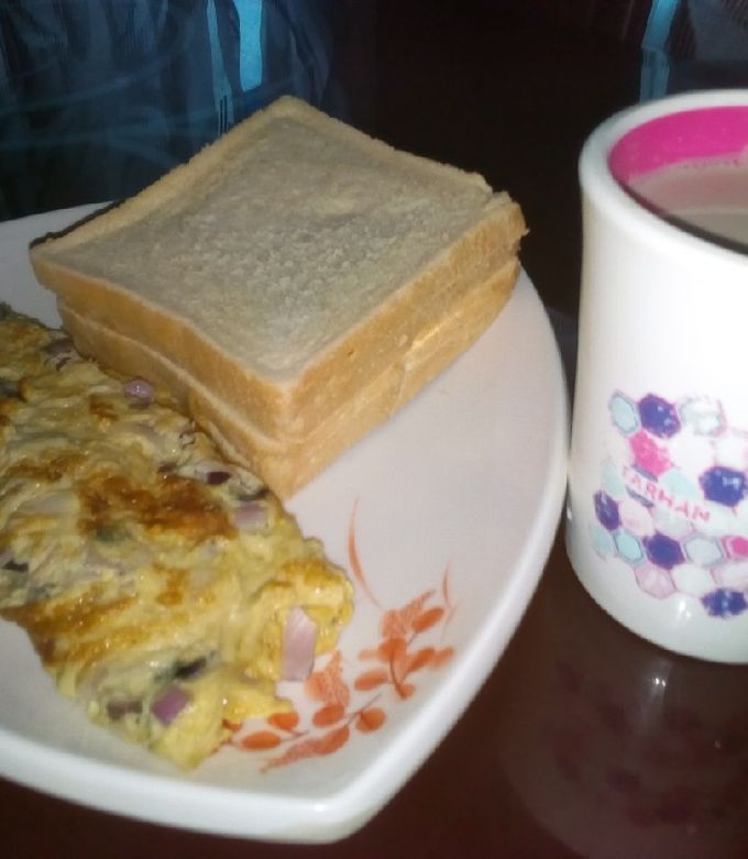 A picture of Fried egg with bread and tea.