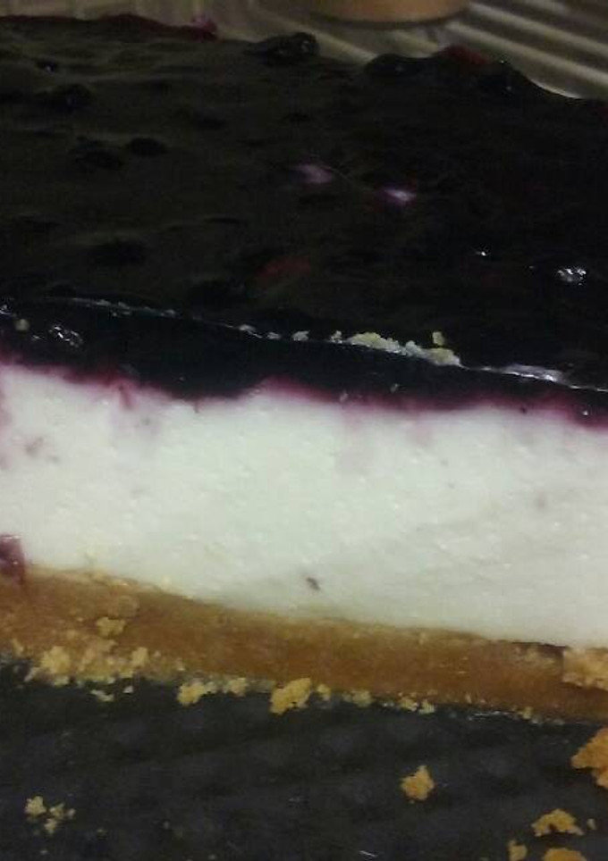 Una foto de Tarta de queso con mermelada de arándanos