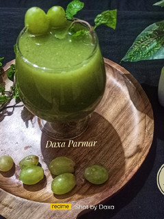 A picture of Green Grapes Juice.