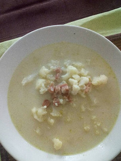 Una foto de Sopa blanca de coliflor