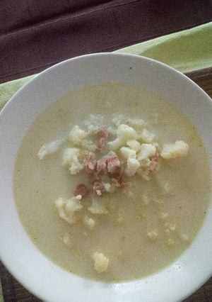 Una foto de Sopa blanca de coliflor