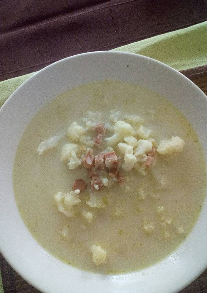 Una foto de Sopa blanca de coliflor