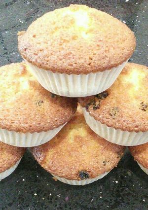 A picture of Currant Fairy Cakes.