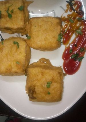 स्टफ्ड ब्रेड पकोड़े (Stuffed bread pakode recipe in hindi) रेसिपी मुख्य फोटो