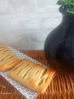 Una foto de Hojaldres de espinacas, pollo y queso