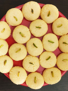 மில்க் பேடா (Milk peda) செய்முறை முக்கிய புகைப்படம்
