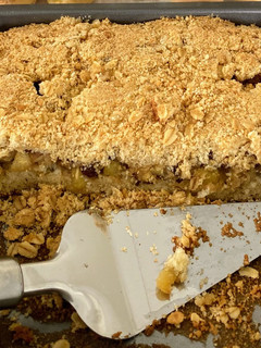 A picture of Apple Crumble Cake.
