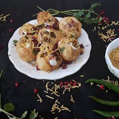 A picture of Dahipuri chat.
