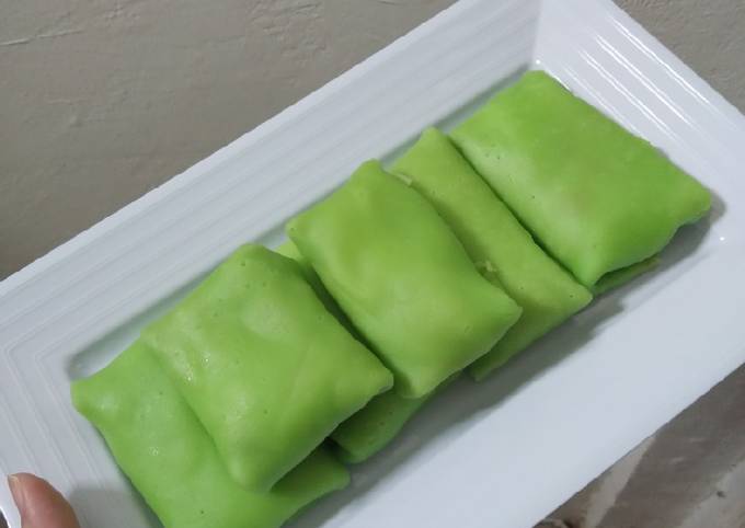 Pancake Pandan isi Fla Susu