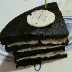 A picture of Oreo biscuit cake.