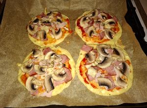 Zdjęcie przepisu Pizzerinki z serka wiejskiego 😋.