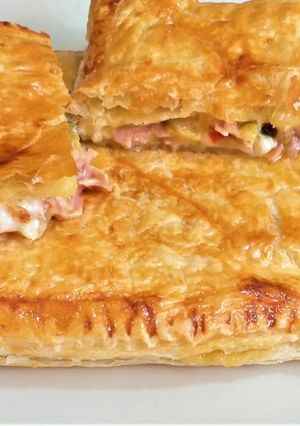 Una foto de Hojaldres rellenos de Verduras, Jamón y Queso
