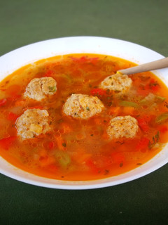 Una foto de Sopa de pelotillas con hortalizas y arroz Jorgette