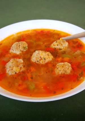 Una foto de Sopa de pelotillas con hortalizas y arroz Jorgette