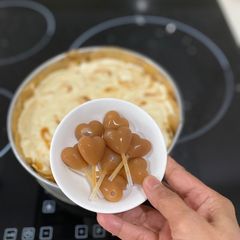 A picture of Caramel sauce.