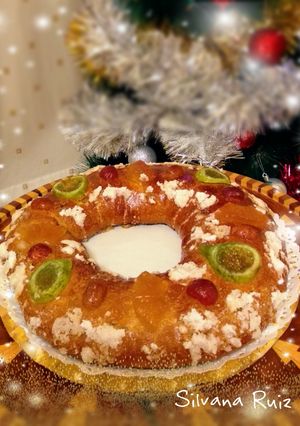 Una foto de 142.🍩Roscón de Reyes con dátiles y cardamomo🤴🏻🤴🏼🤴🏿
