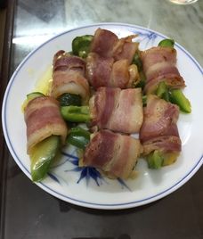 cuộn thịt xông khói